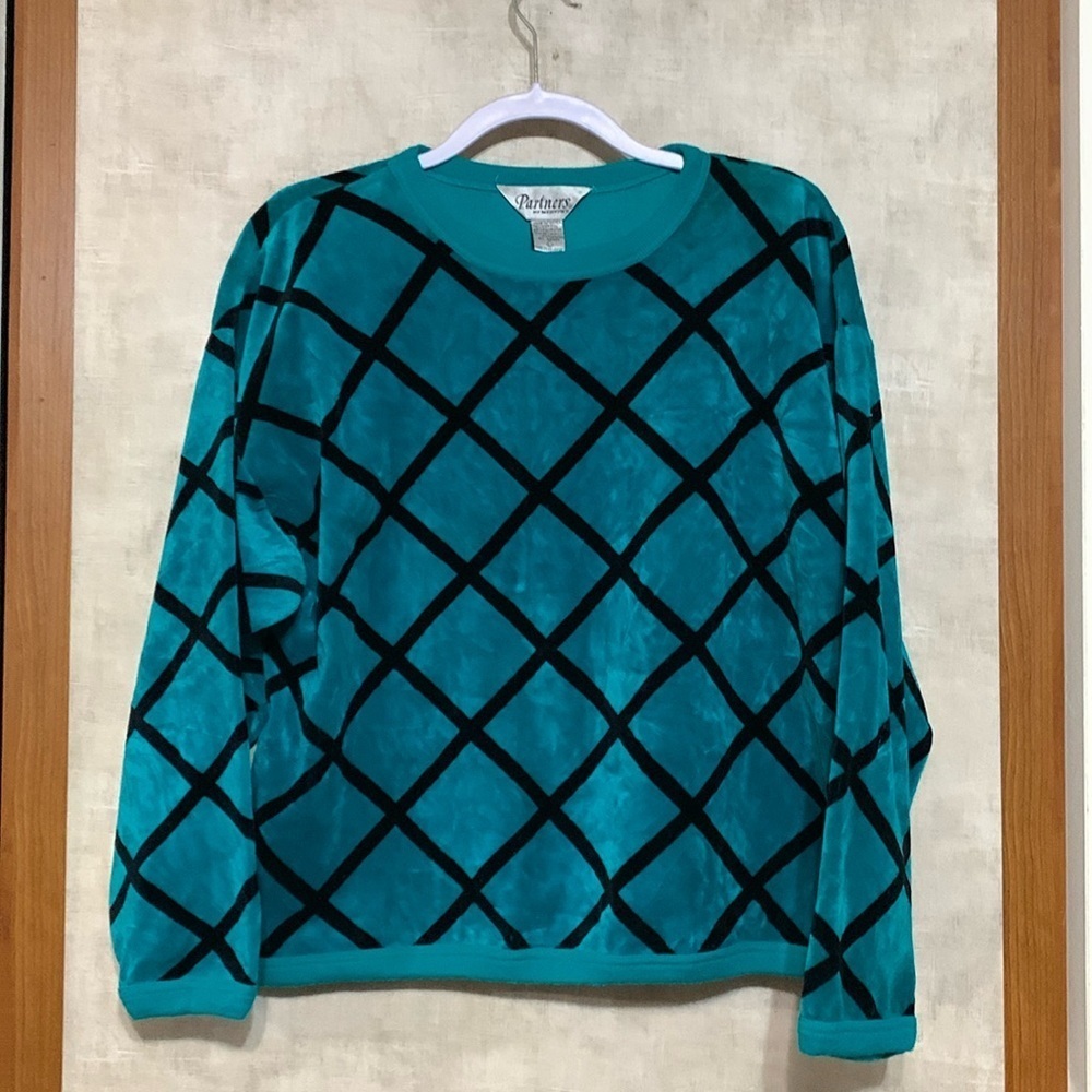 Vintage Partners by Mervyn’s women’s velour top size large